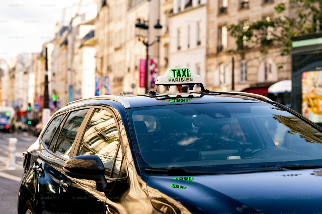 香港出行新智慧：call taxi與機場的士的便捷選擇攻略